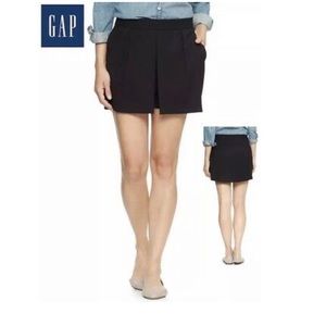 NWOT [GAP] Black Pleated Skort w/ POCKETS!